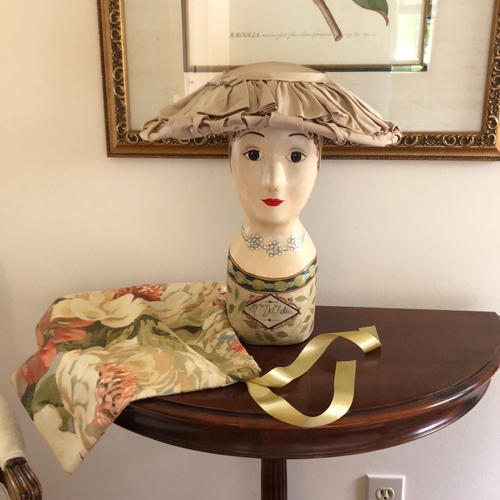 Vintage soft pink hue taffeta chapeau.